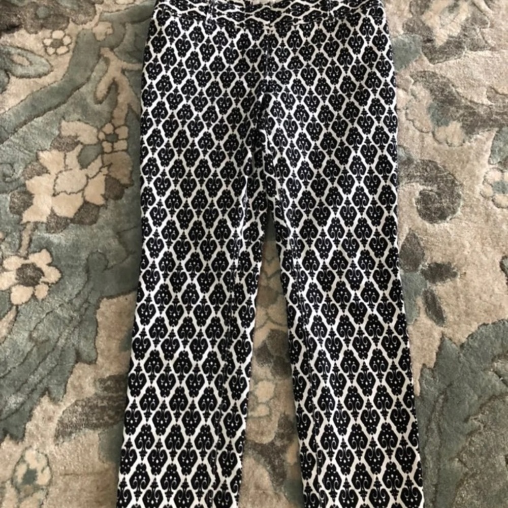 NWOT WHBM white and black slacks size 8